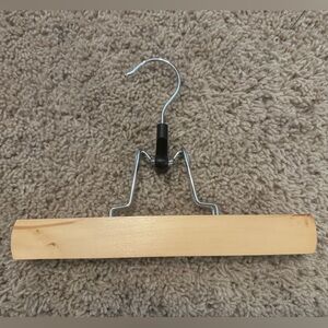 35 - 9" Natural Wood Bottom Clamp Hangers